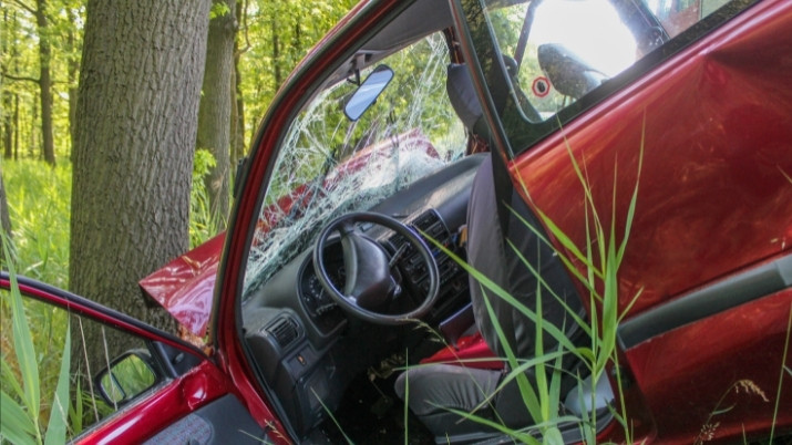 a non contact car accident where the car hit a tree