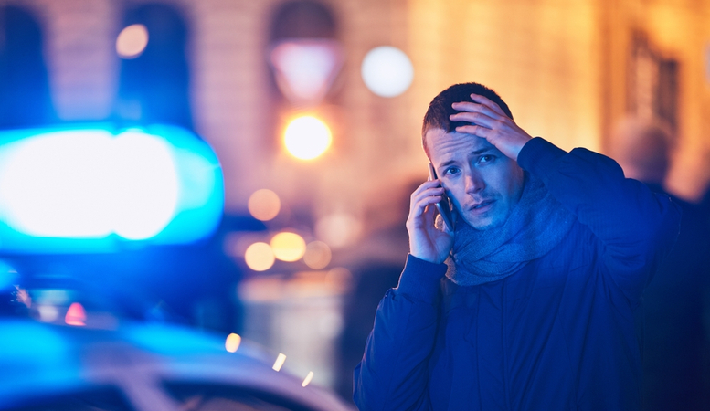 man-calling-police-after-a-car-accident-at-night