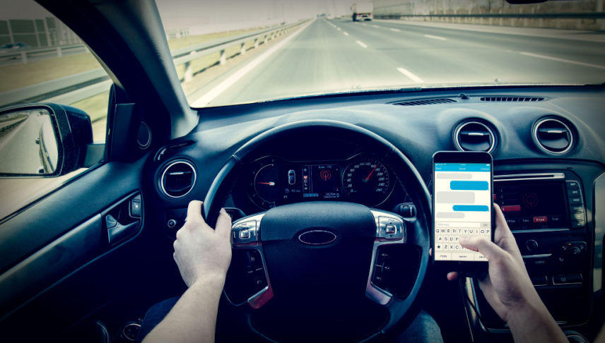 driving while writing sms tex message