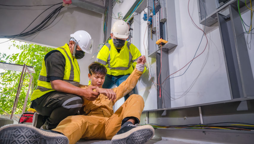 technician suffered an electric shock accident with safety team