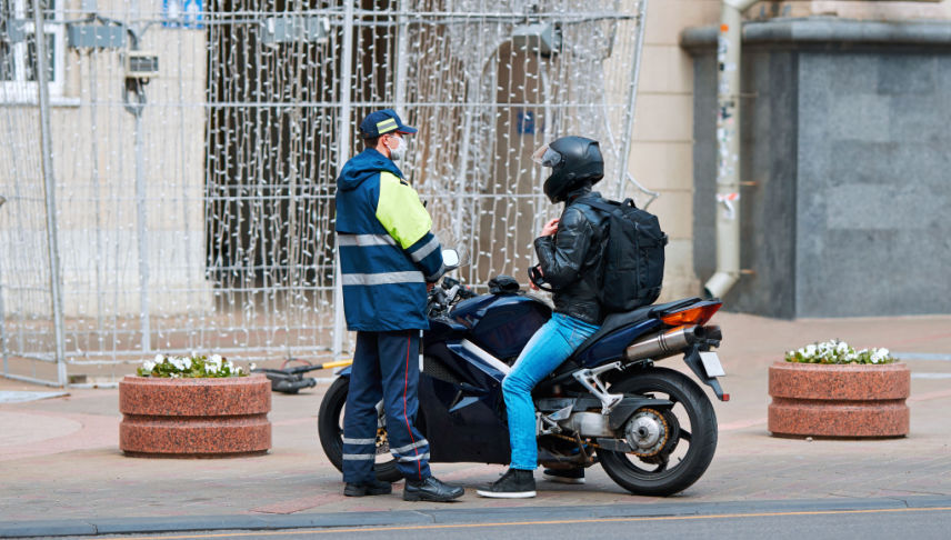 traffic police officer give ticket for lane splitting in new jersey