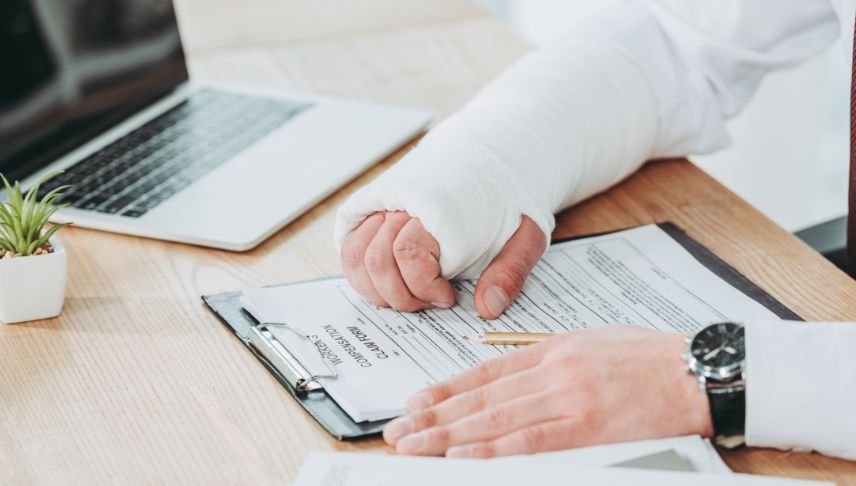 worker filing up workers compensation form