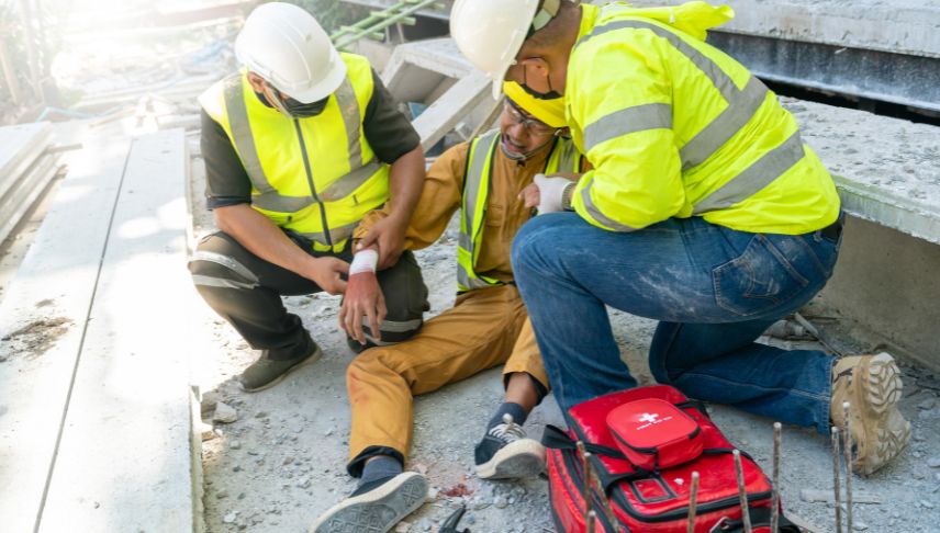 first aid support employee accident in work site